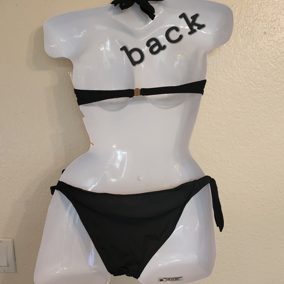 Bikini - Picture 2 of 2